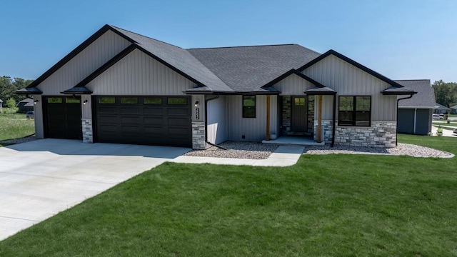 view of front of property featuring a front yard and a garage