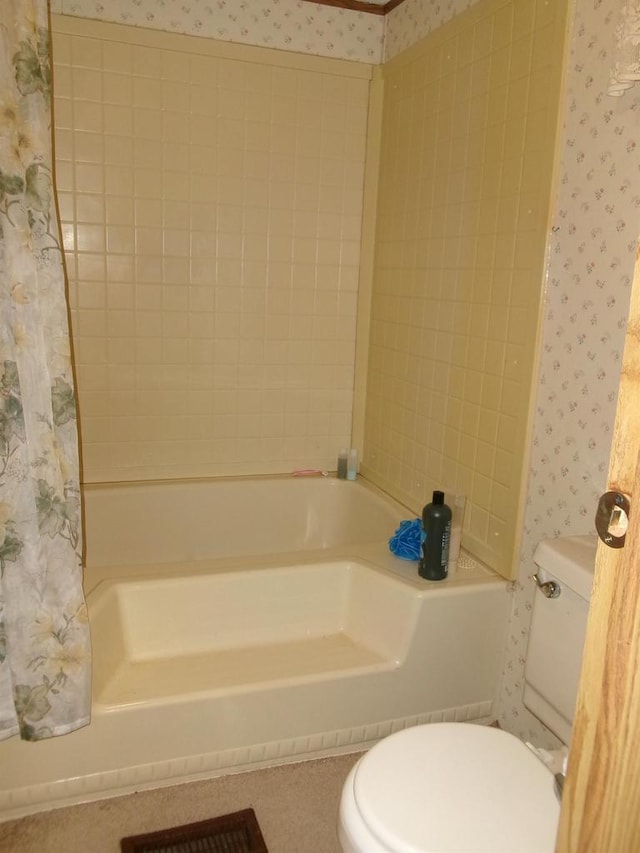 N3567 Manning Dr Unit 45, Montello, WI 53949 - full bath featuring wallpapered walls, toilet, and shower / bathtub combination with curtain