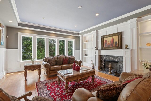 sunroom / solarium featuring vaulted ceiling