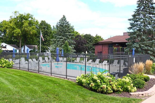 view of swimming pool with a yard