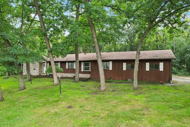 ranch-style house with a front yard