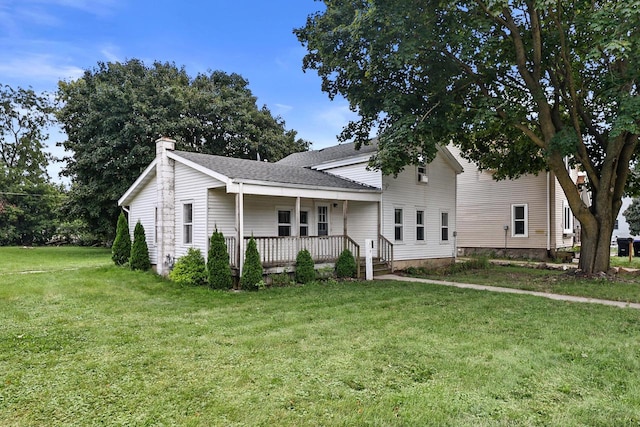 view of front of property with a front yard