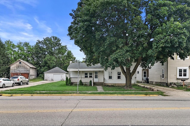 view of front of property featuring a front lawn, a garage, and covered porch