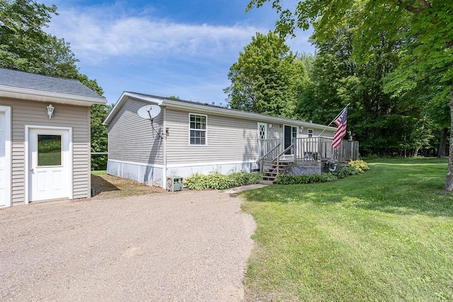 view of front of property with a front lawn