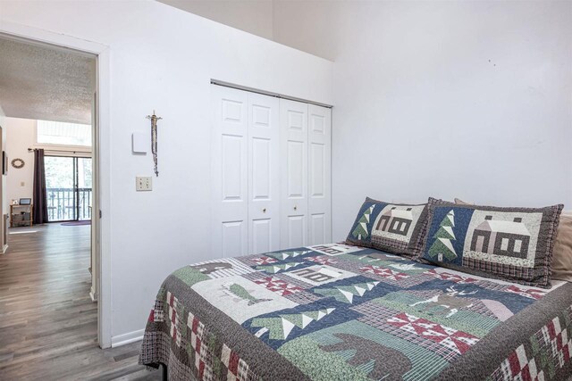 bedroom with hardwood / wood-style flooring, a closet, and a textured ceiling