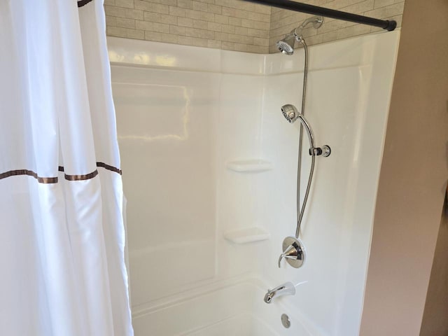 bathroom with shower / bath combo