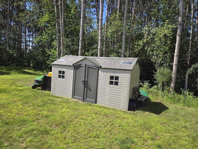 view of outdoor structure featuring a yard