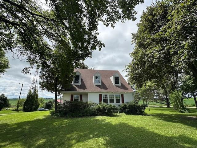 view of front of house featuring a front yard