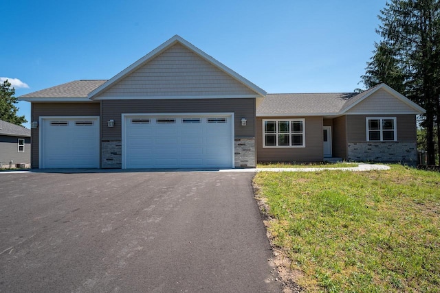 view of front of home featuring a front lawn and a garage