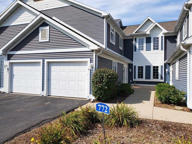 view of front facade with a garage