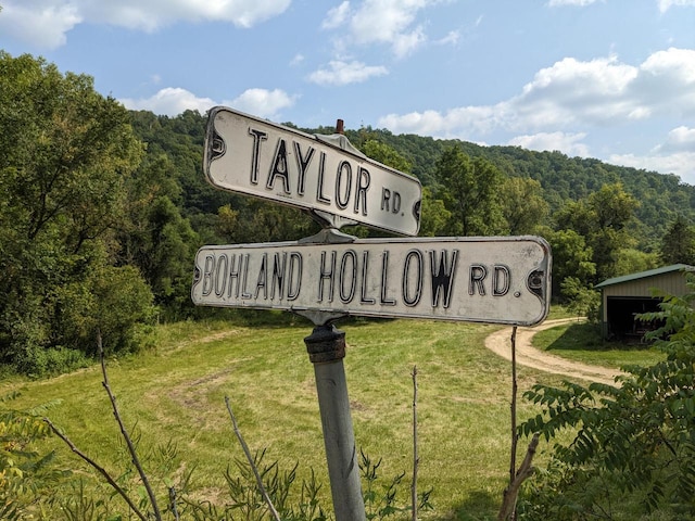 community sign with a view of trees and a lawn