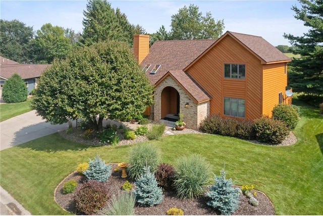 view of front of house featuring a front yard