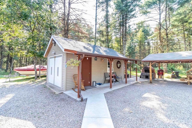 view of outbuilding featuring an outbuilding