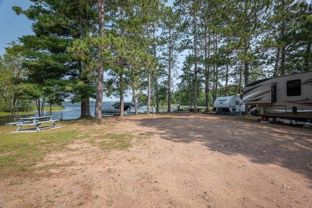 view of yard featuring a water view