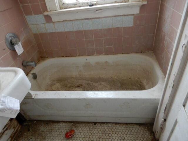 bathroom with a washtub