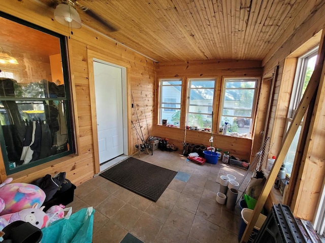 sunroom / solarium with ceiling fan