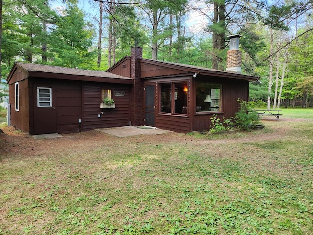 back of house featuring a yard