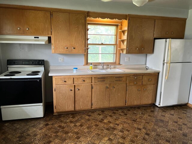 basement with water heater and washer / clothes dryer