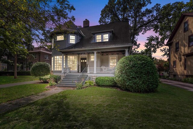 view of front of house featuring a porch and a lawn