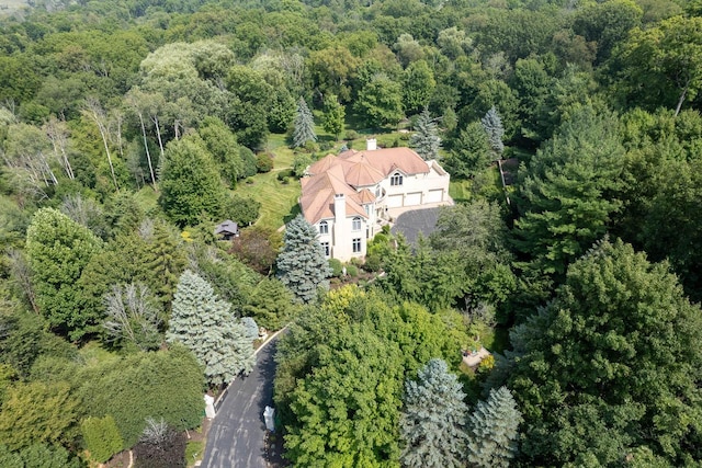 bird's eye view featuring a wooded view