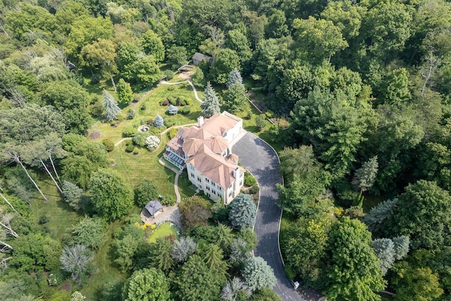 bird's eye view with a wooded view