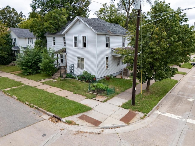 view of front of property with a front lawn