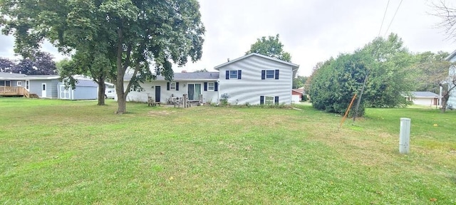 tri-level home featuring a front yard