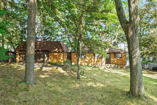 W11585 Demynck Rd, Lodi, WI 53555 - view of front facade with a front lawn