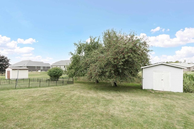 view of yard with a storage unit