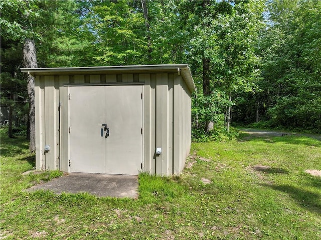 view of outbuilding featuring a lawn