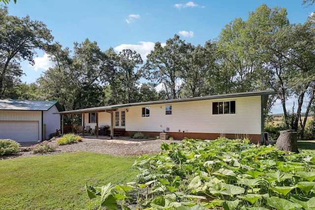 view of front facade with a garage and a front lawn