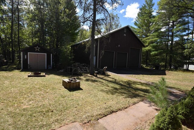 view of yard with a storage unit and a garage