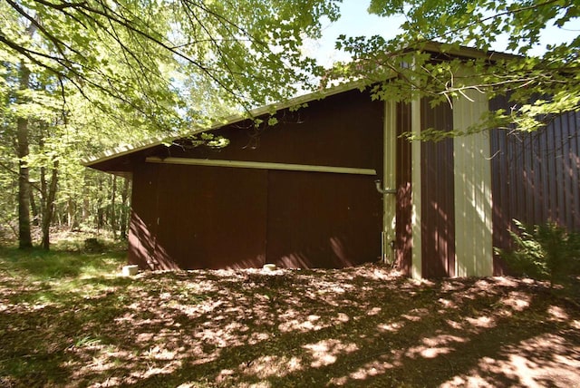 view of side of property featuring an outdoor structure