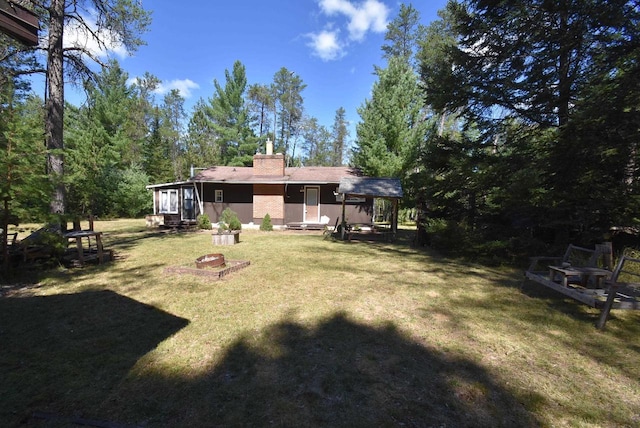 view of yard featuring an outdoor fire pit