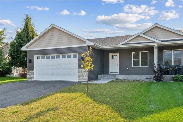 view of front of home featuring a garage and a front yard