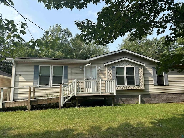 view of front of property featuring a deck and a front lawn