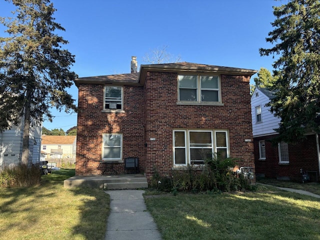 view of front of house featuring a front lawn