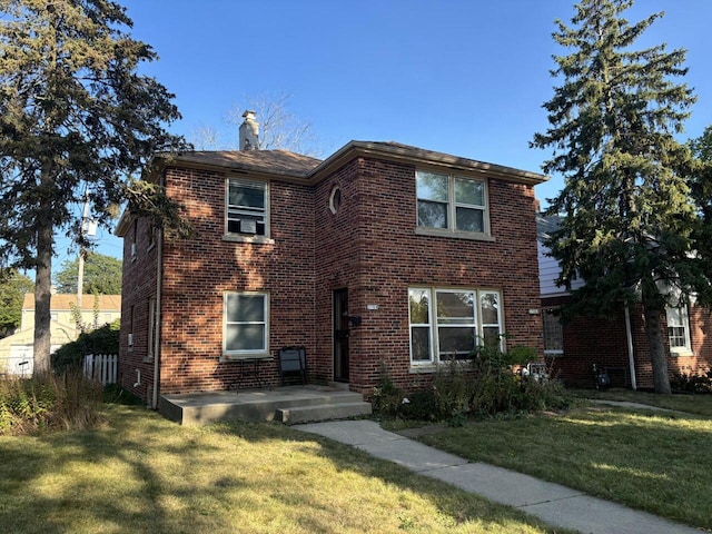 view of front of home featuring a front yard