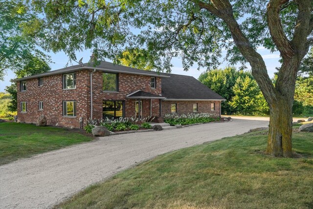 view of front of house featuring a front yard