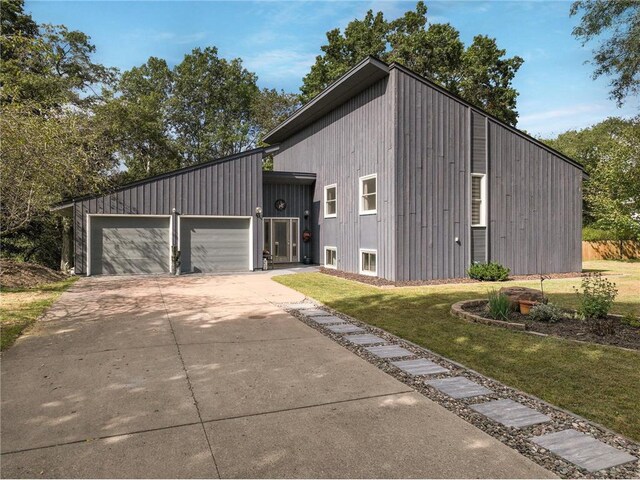 view of front of house featuring a garage and a front lawn