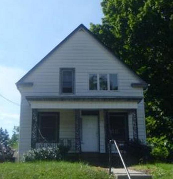 view of front facade with covered porch