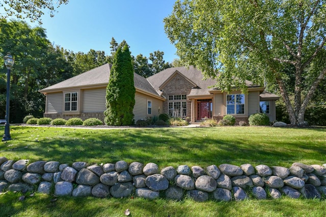 view of front of home featuring a front lawn