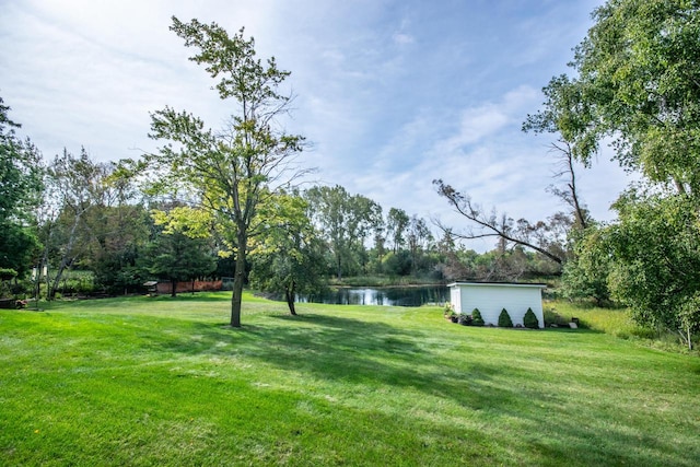 view of yard featuring a water view