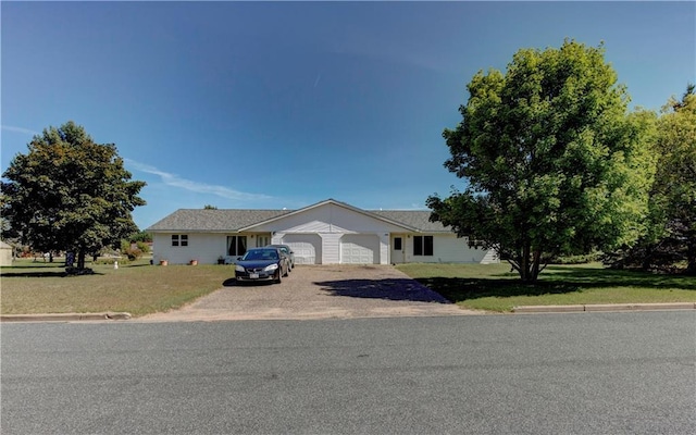 ranch-style house featuring a front lawn and a garage