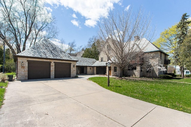 view of front of house featuring a garage and a front yard