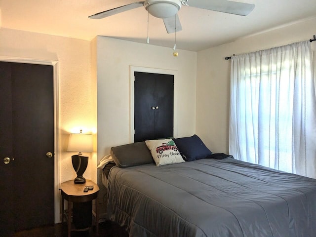 bedroom with ceiling fan