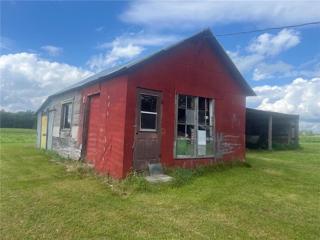 view of outbuilding featuring a lawn