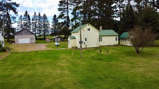 view of yard featuring an outbuilding and a garage