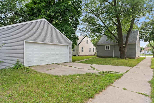 view of yard featuring an outbuilding and a garage