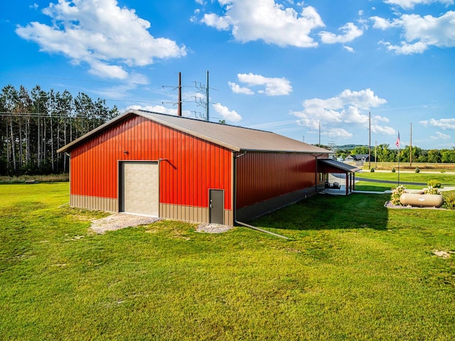 view of outdoor structure featuring a garage and a lawn